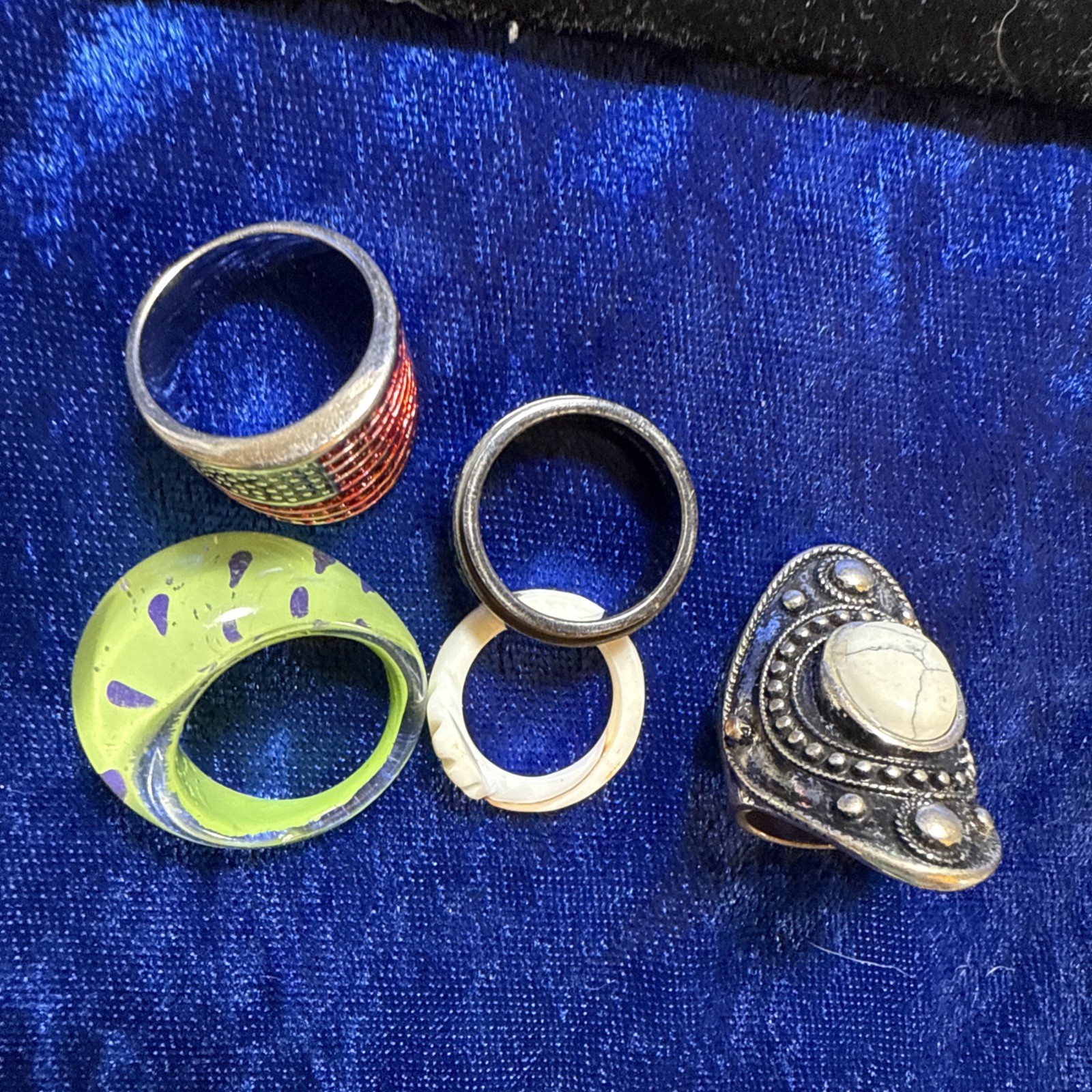 Vtg Lot of 5 Assorted Styles Sizes Materials Rings Fashionable Good