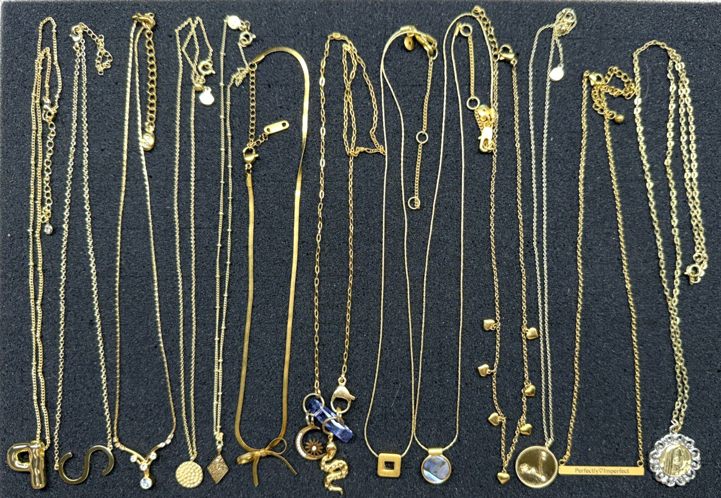 100 pcs Vintage Now Gold Tone Pendants Chains Necklaces Lot Signed & Unsigned