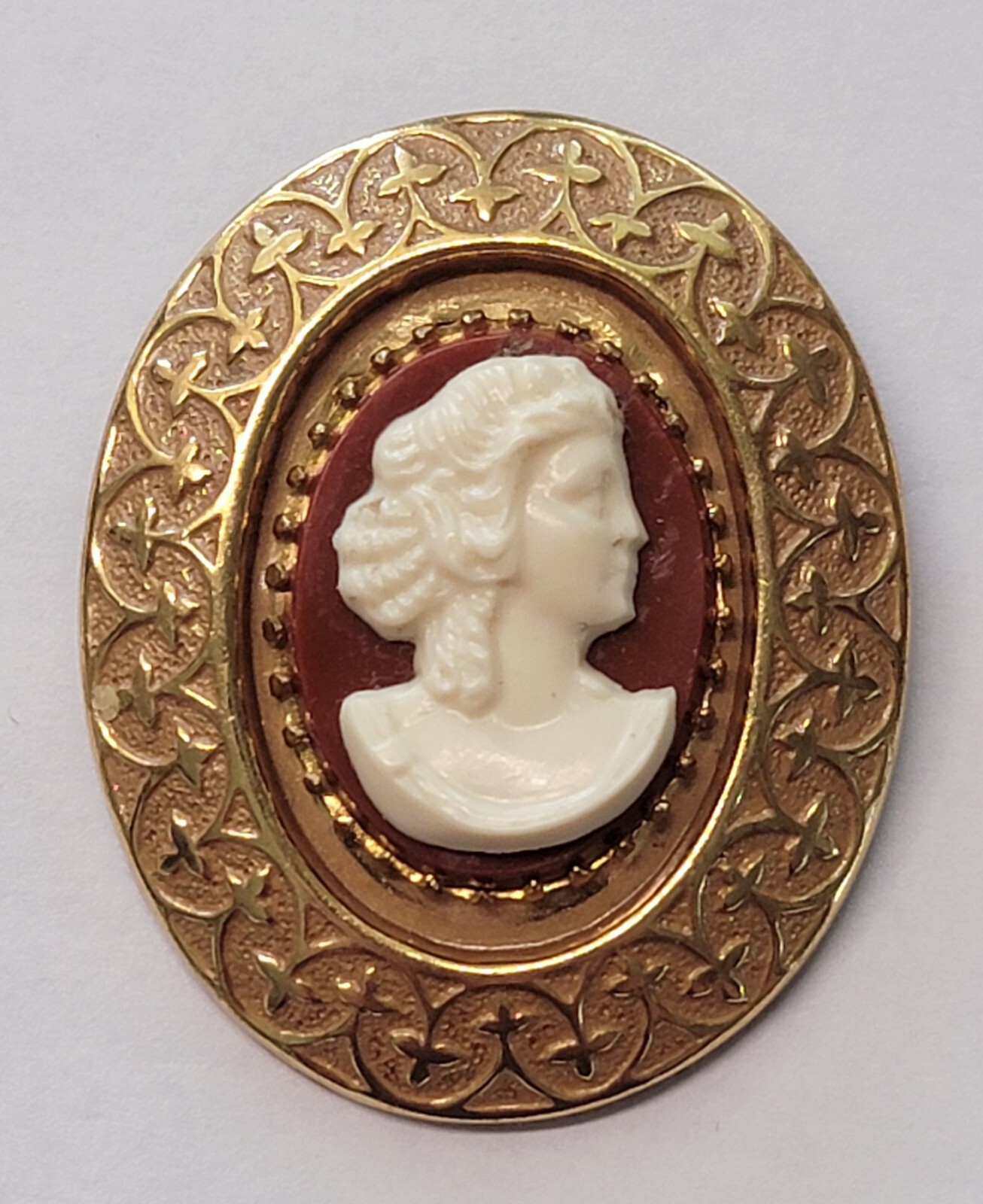 VINTAGE RETRO VINTAGE Cream Right Facing Lady CAMEO Brooch