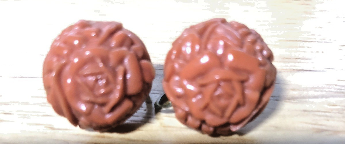 VTG. CELLULOID ?? ROSE FLOWER SCREWBACK EARRINGS .75″ READ!!