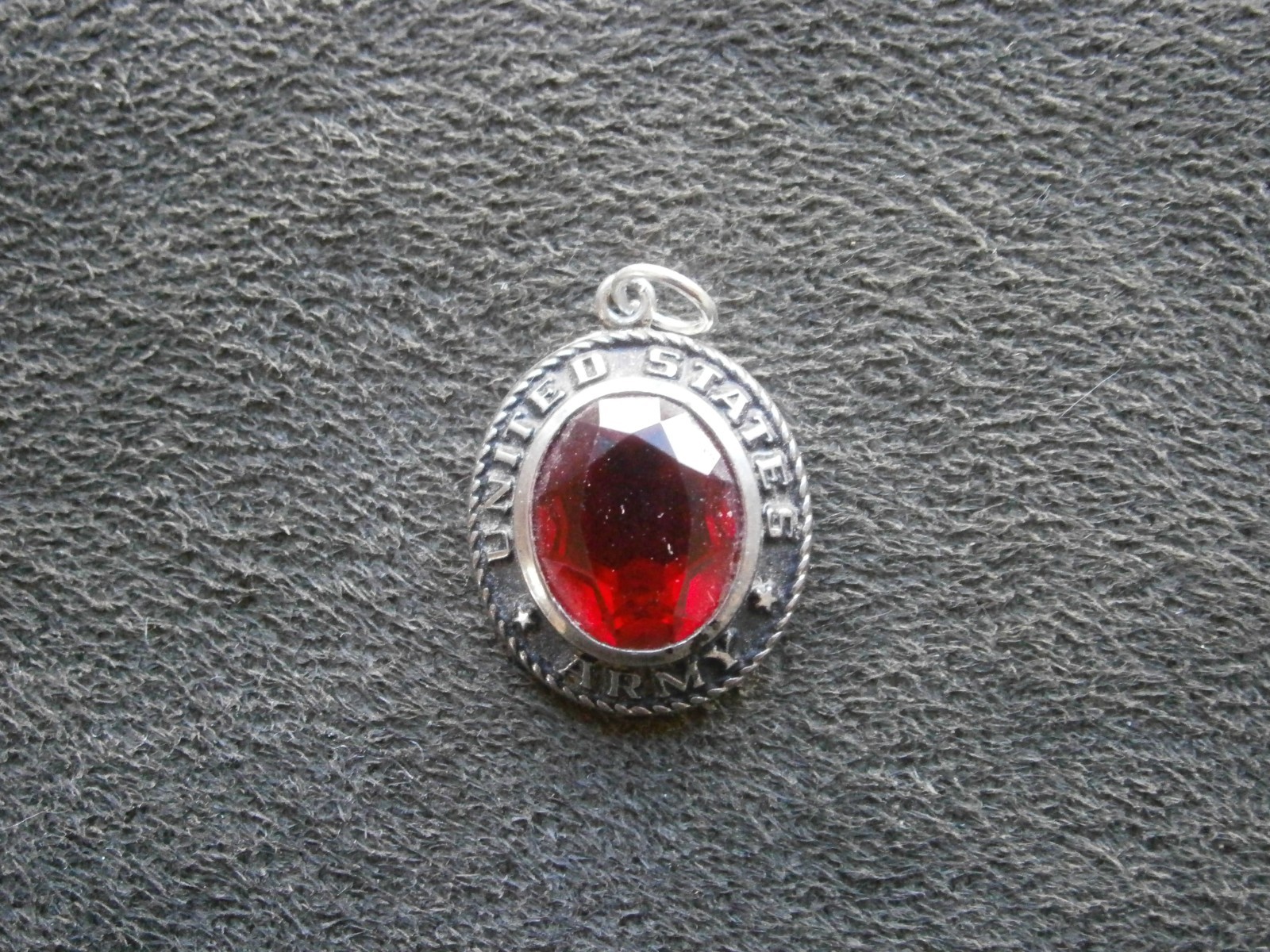 United States Army Vintage Silvertone & Red Stone Bracelet Charm Pendant 3.3g