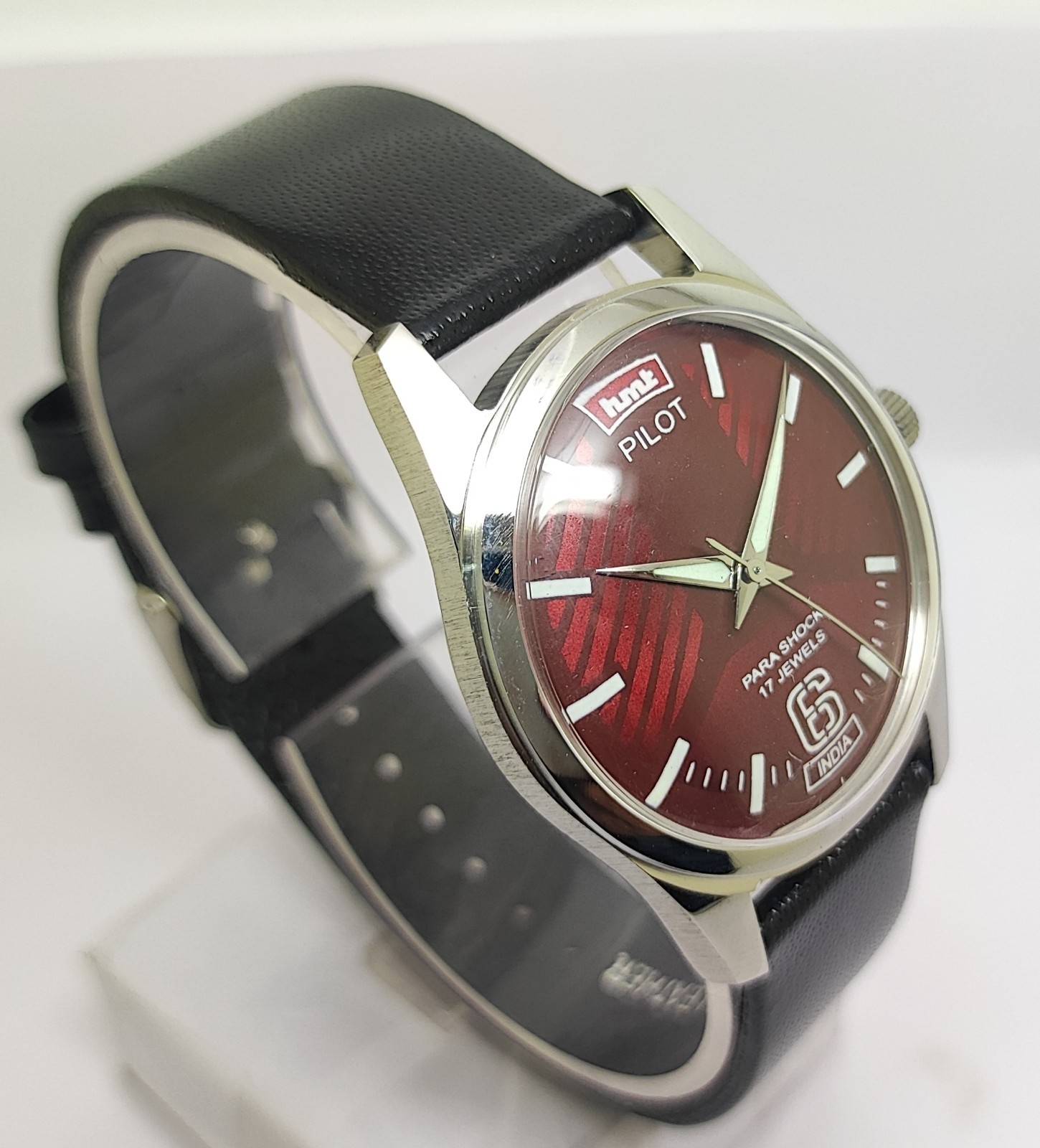 Vintage Hmt Pilot Red Dial 17 Jewels Para Shock Mechanical hand winding Watch