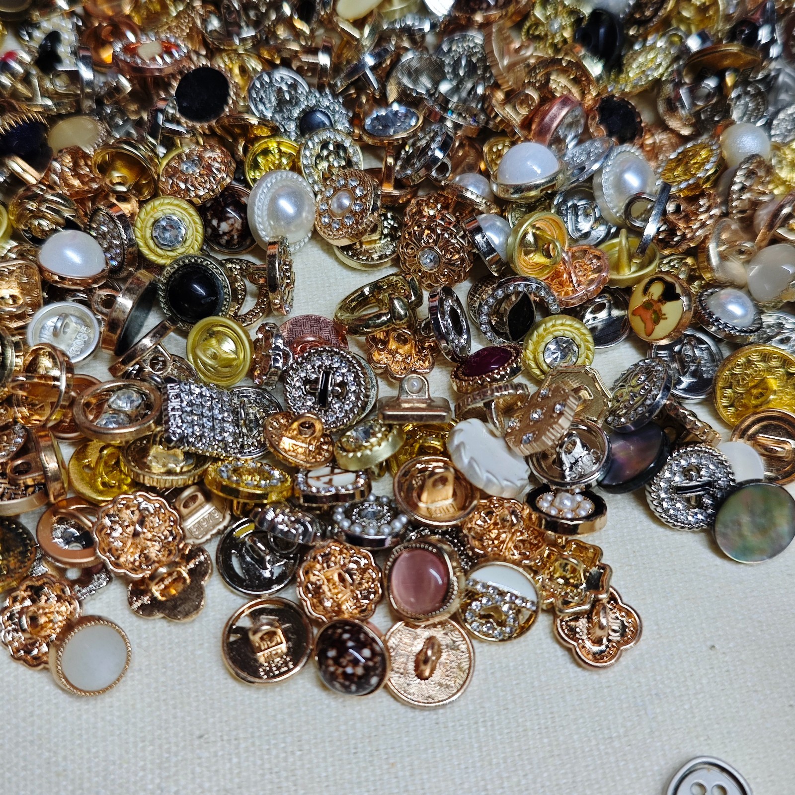 100pcs Vintage Retro Iron Metal Buttons Mixed 1-2cm Sewing Collection Crafts