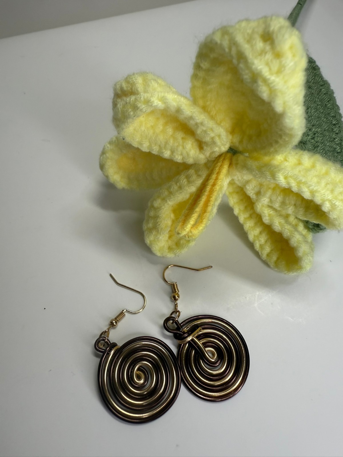 Celluloid Acetate Metal Wire Flower Statement Necklace Set