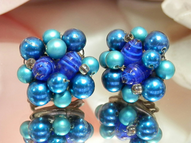 Beautiful Vintage 1950’s Japan Blue Cluster Bead Earrings 1959je