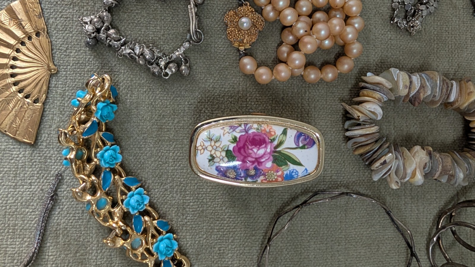 Lot of 55+ Vintage MCM Fashion Jewelery USA Italy and Unknow