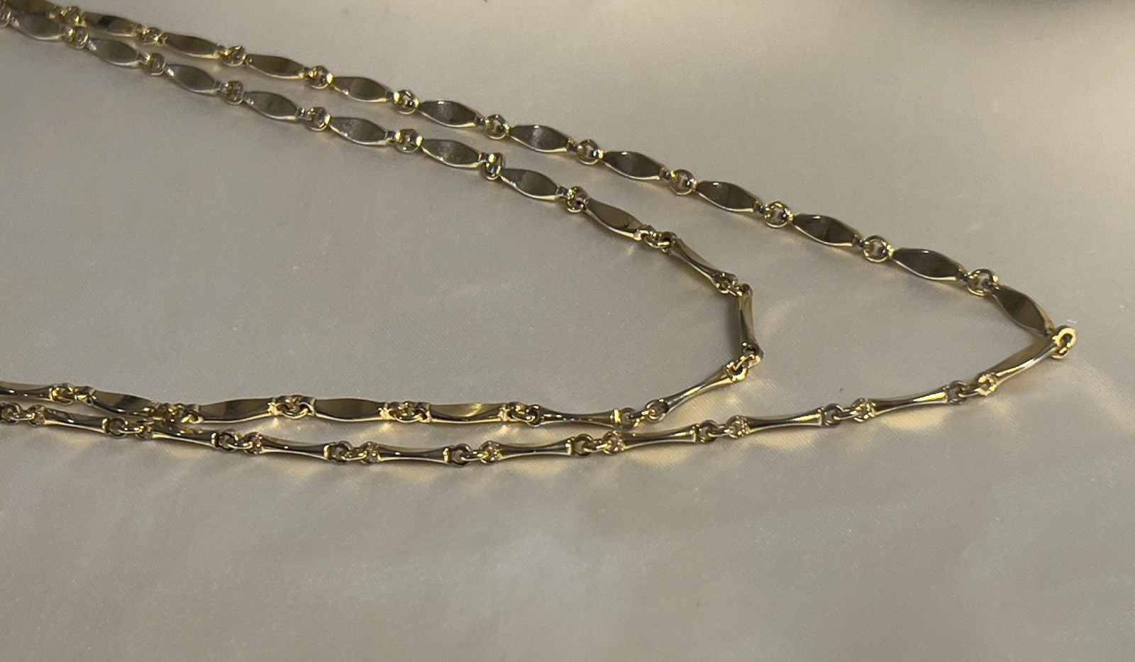 Vintage Gold Tone Twisted Bar Link Chain Necklace – 40” Layerable Length
