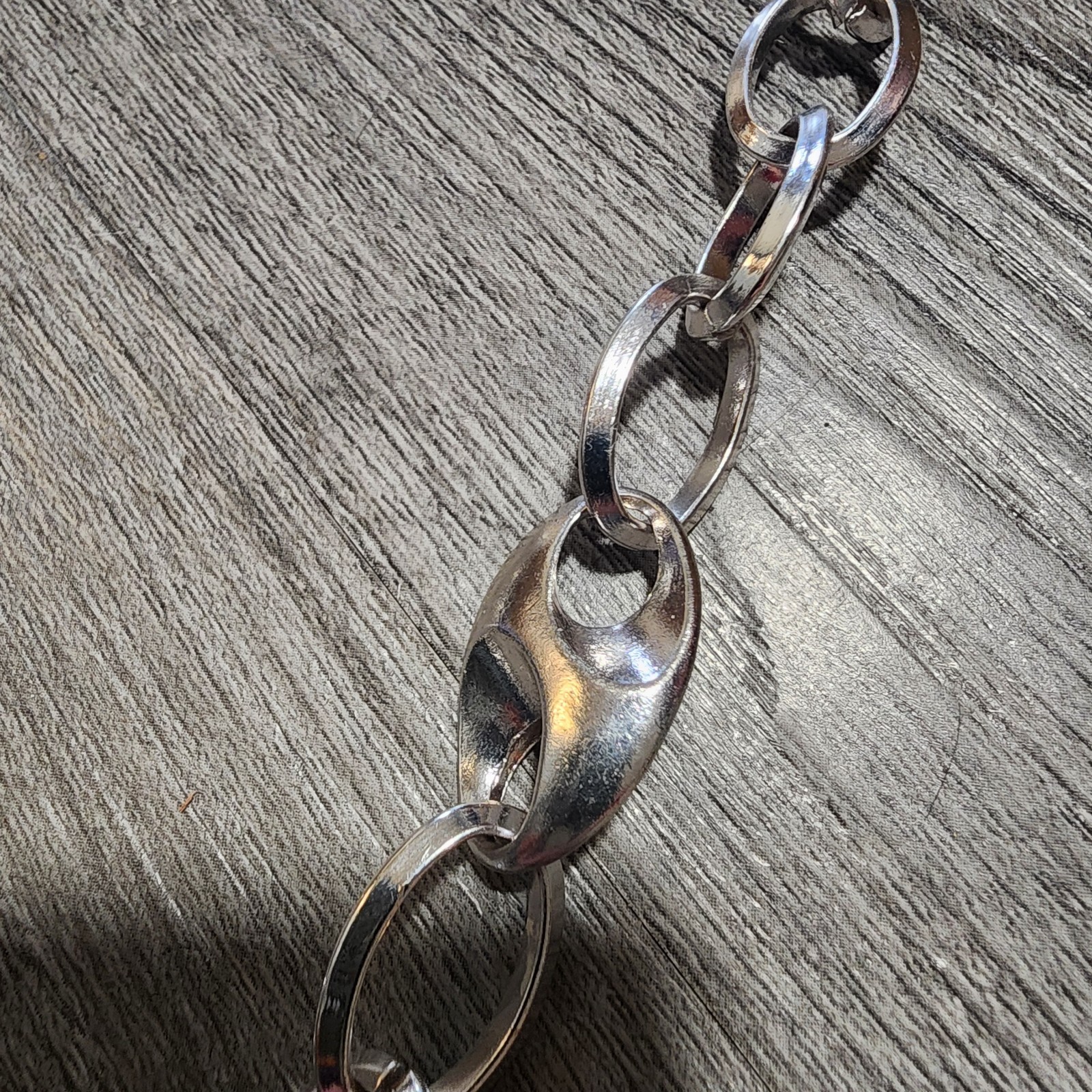 Liz Claiborne Silver Tone Choker Necklace Long Chain 41″ Hammered Links Signed