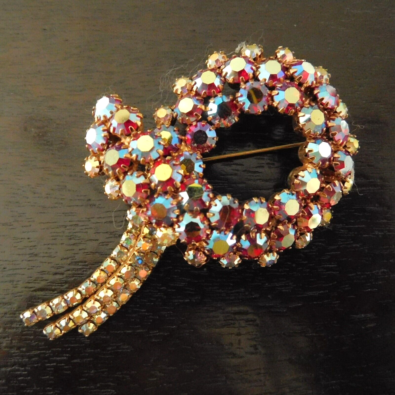 VINTAGE 1960’s D&E JULIANA RED and CLEAR AURORA BOREALIS BROOCH / LARGE 3 3/8″