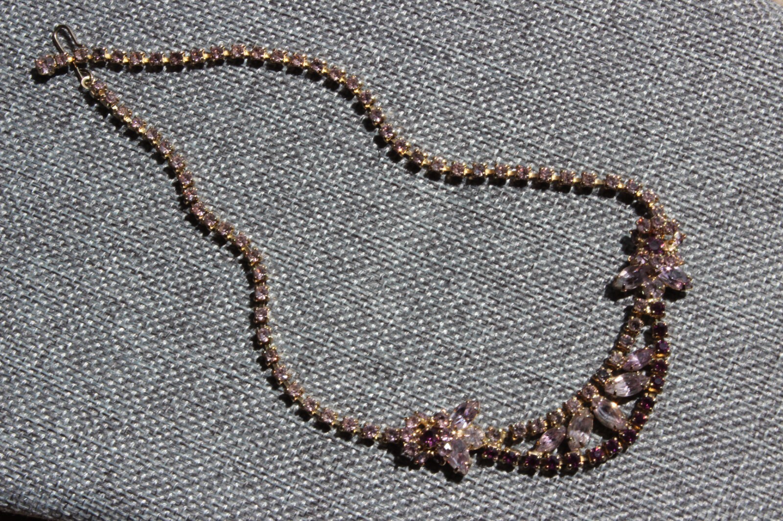 Mid Century Purple Rhinestone Gold Tone Choker Unsigned Prong Set 15″