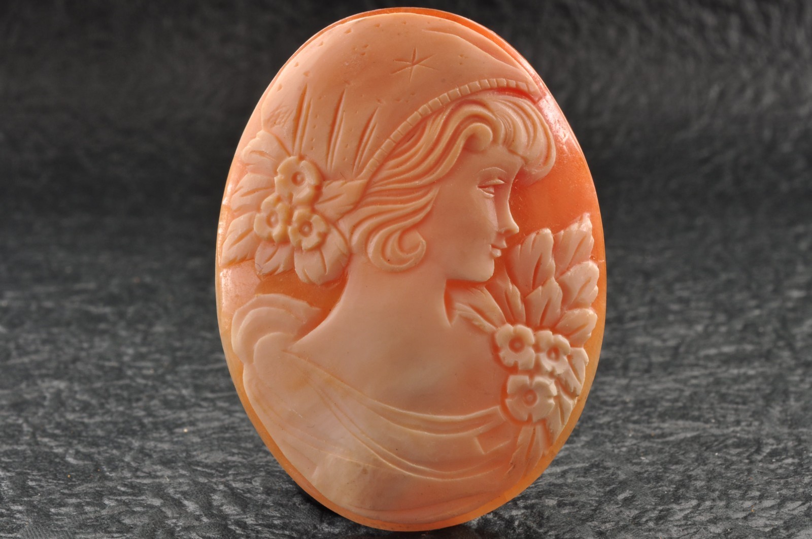 7items , vintage shell cameo White and brown color (Total 241.0ct) with case.