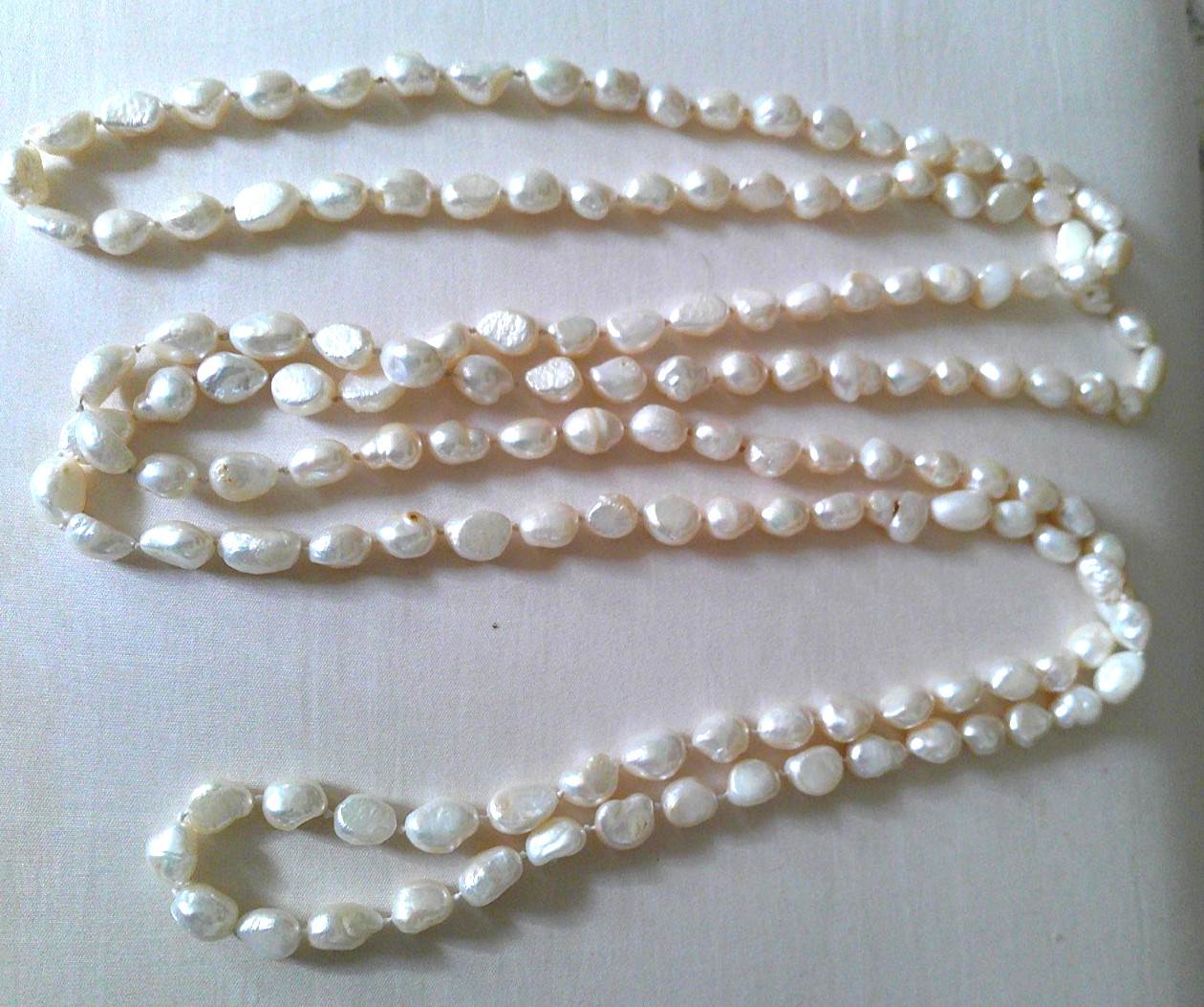 VINTAGE WHITE GENUINE FRESHWATER PEARL KNOTTED 80″ LONG 193.3 GRAMS NECKLACE