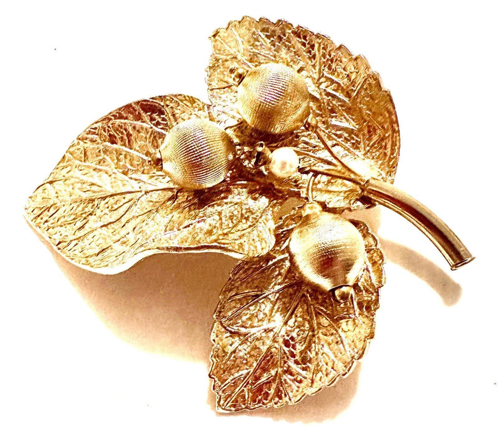 Vintage Signed Capri Gold Tone Acorn Leaf Brooch Pin Textured Leaves 2 5/8″