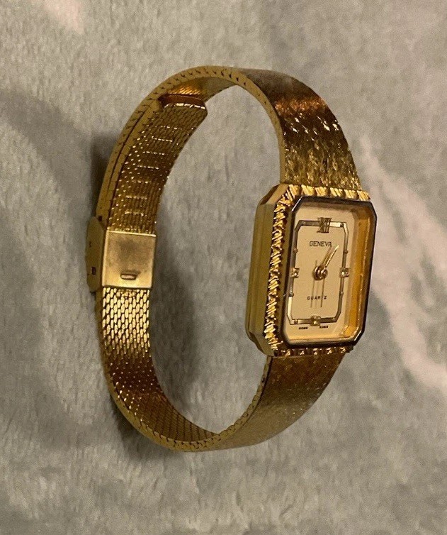 Vintage Geneva Quartz Wristwatch Gold Tone Case And Band