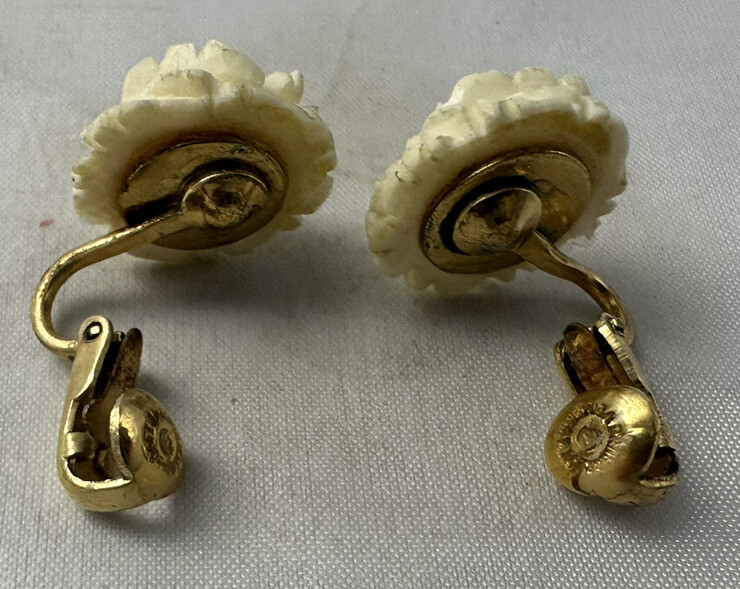 White Plastic Rose Earrings Flower Shape Clip-On Earrings 1950’s Vintage