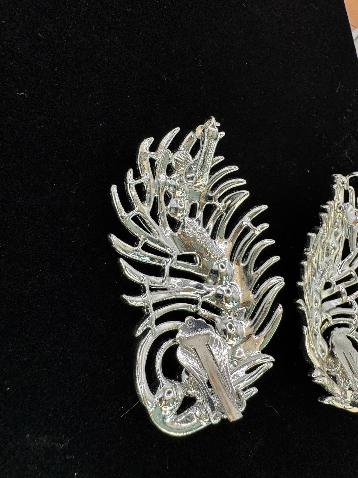Vintage Sarah Coventry “Feather Fantasy” Faux Pearl Double Clip On Earrings