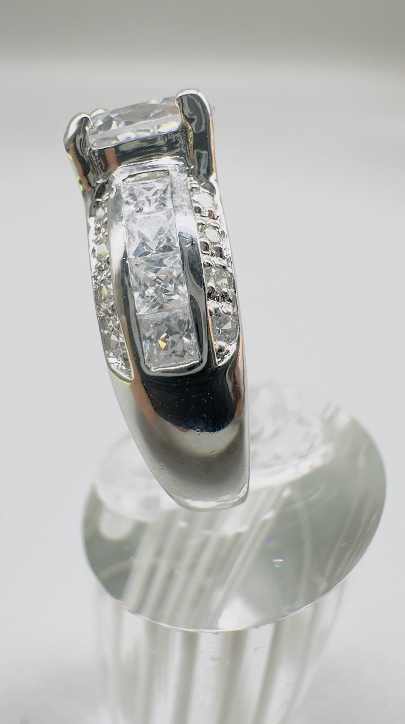 Vintage Howard M Tefft HMT Sterling Silver 925 Cubic Zirconia Ring Size 9
