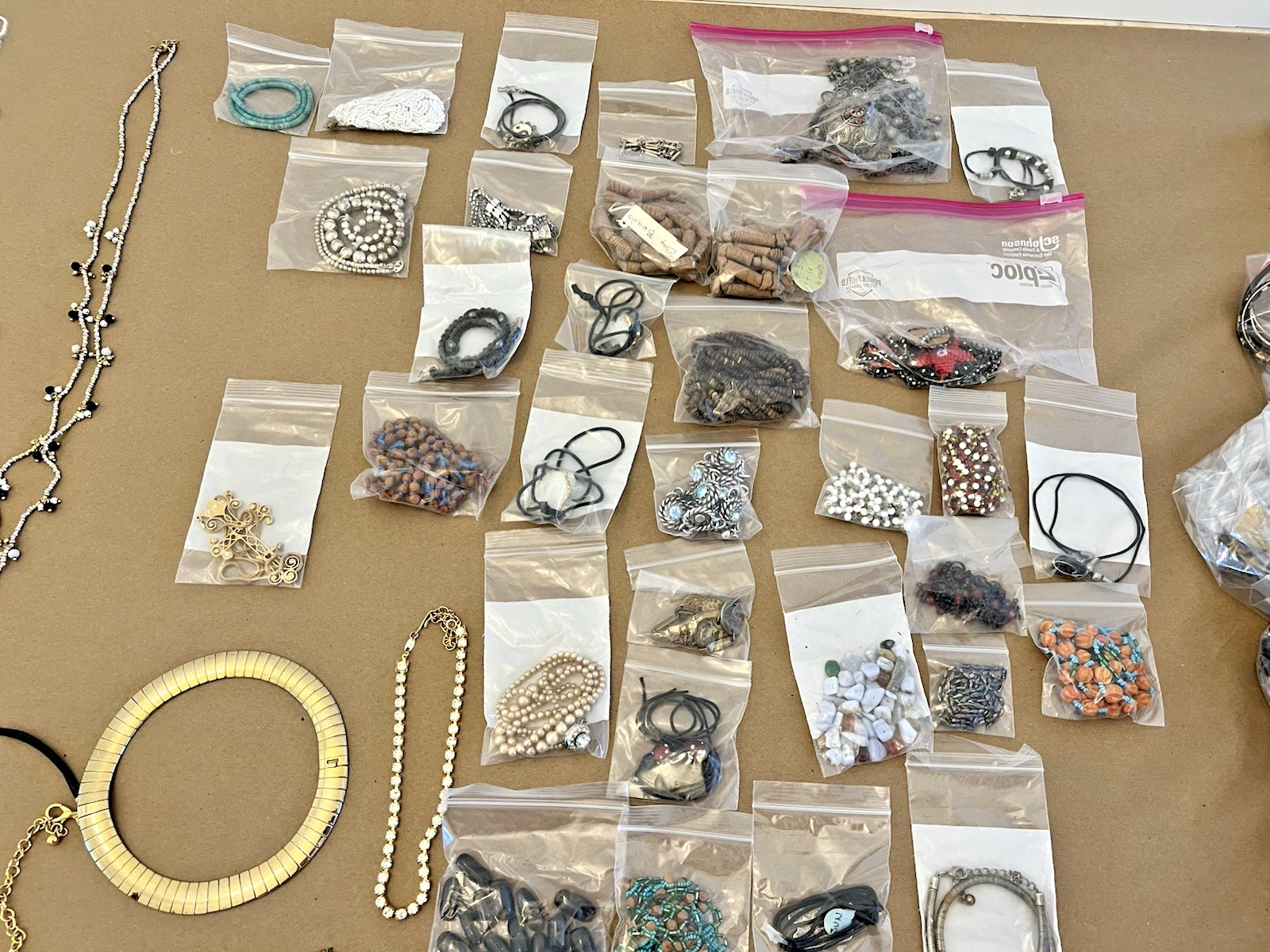 30lb LOT Vintage Jewelry Necklace Brooch Pendant Earrings Bracelet Costume Watch