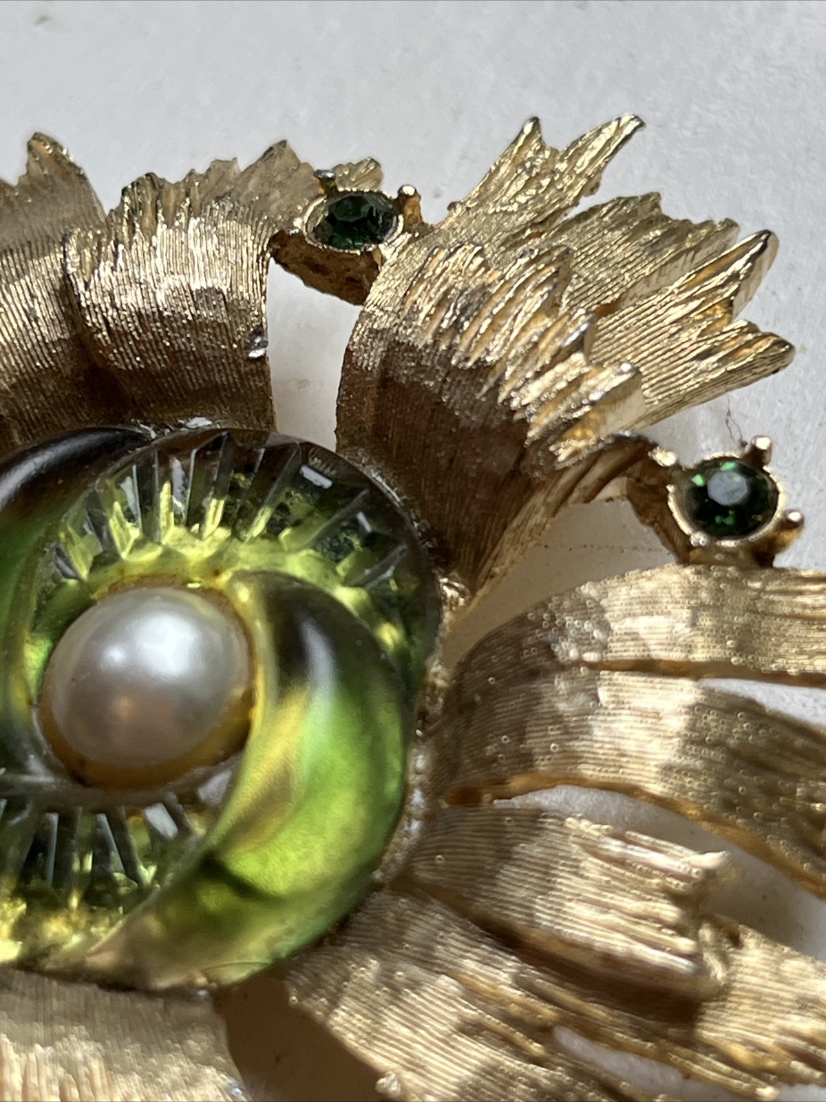 Rare Vintage EDLEE Green Art Glass Pearl Rhinestone Chunky Gold Tone Brooch 1947