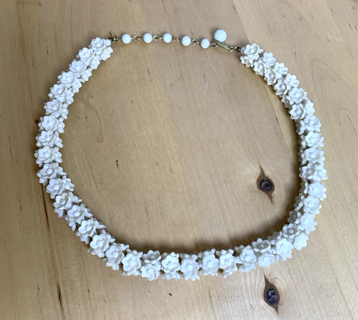 Vintage Trifari White Plastic Flower Necklace Floral Lei Choker Mid Century