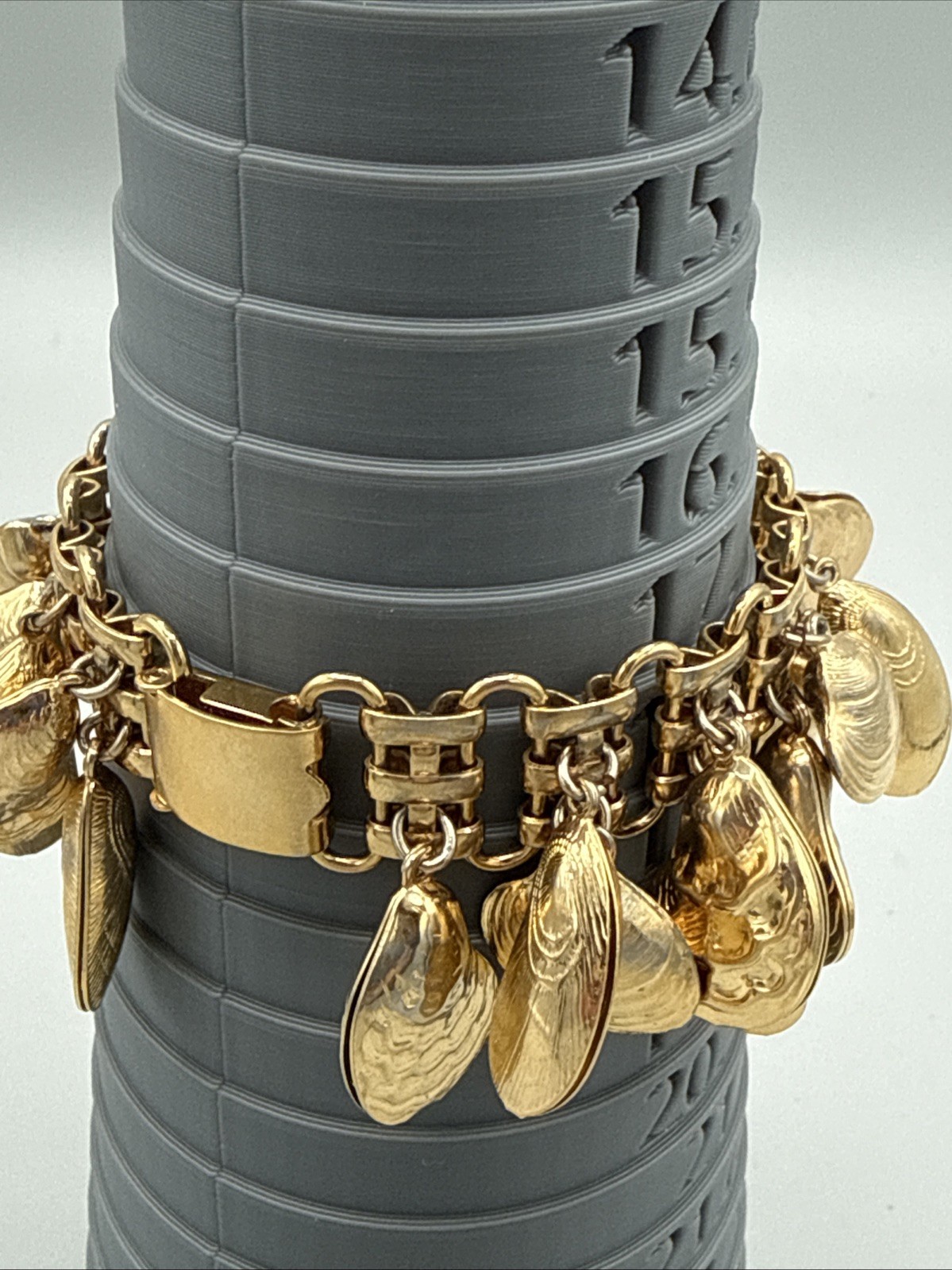 Napier Eugene Bertolli Clam, Oyster & Mussel Shell Gold Tone Charm Bracelet 1980