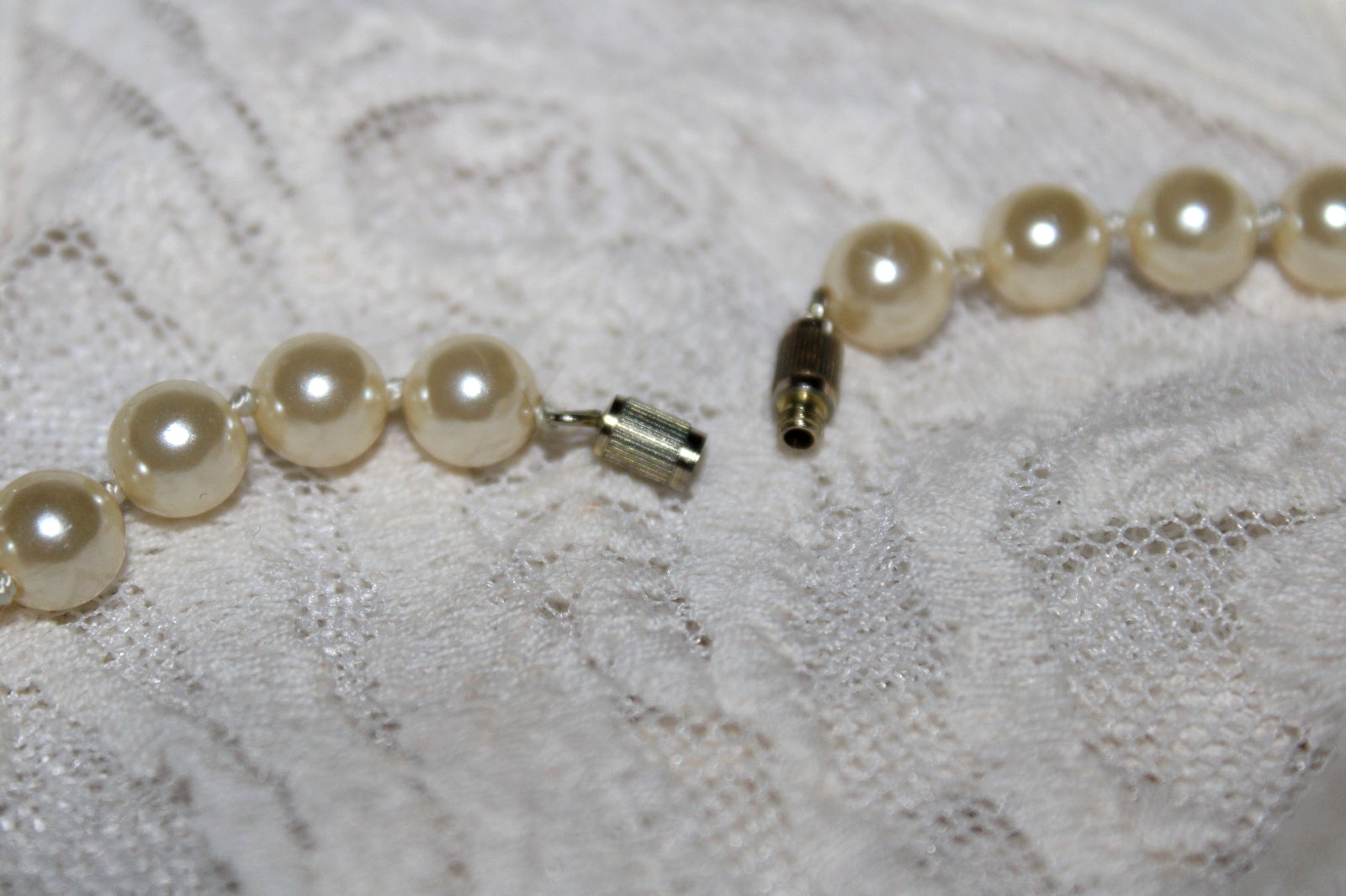 HAND KNOTTED SILVER TONE & GENUINE IVORY PEARL BEAD NECKLACE 18″