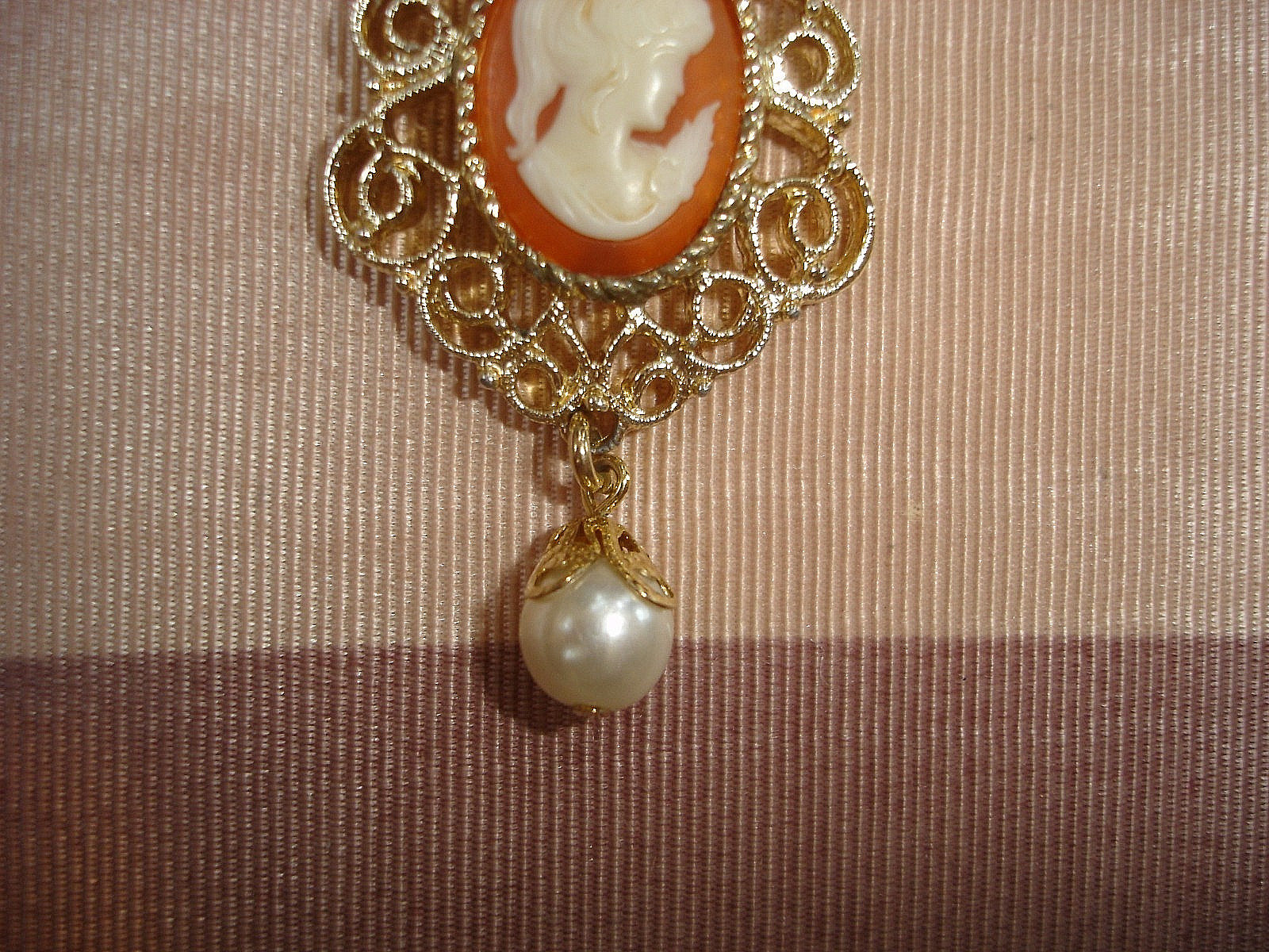 Vintage Sarah Coventry Coral CAMEO Dangling Pearl Pendant Gold Tone Necklace