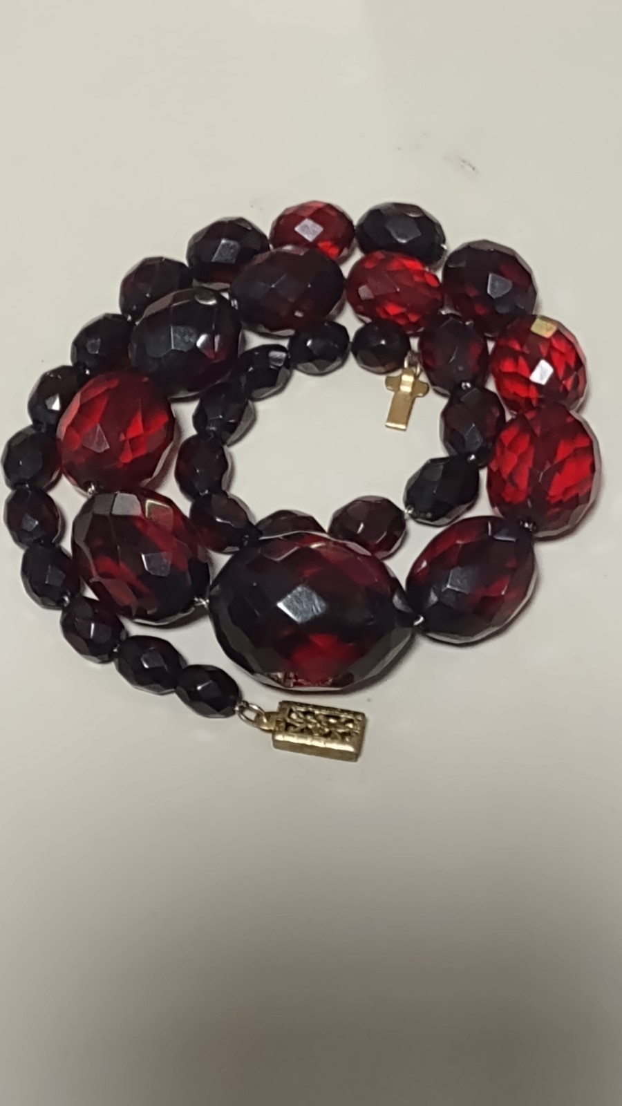 VINTAGE Tested Ruby Red CHERRY 30g AMBER BAKELITE FACETED BEADED 16″ NECKLACE