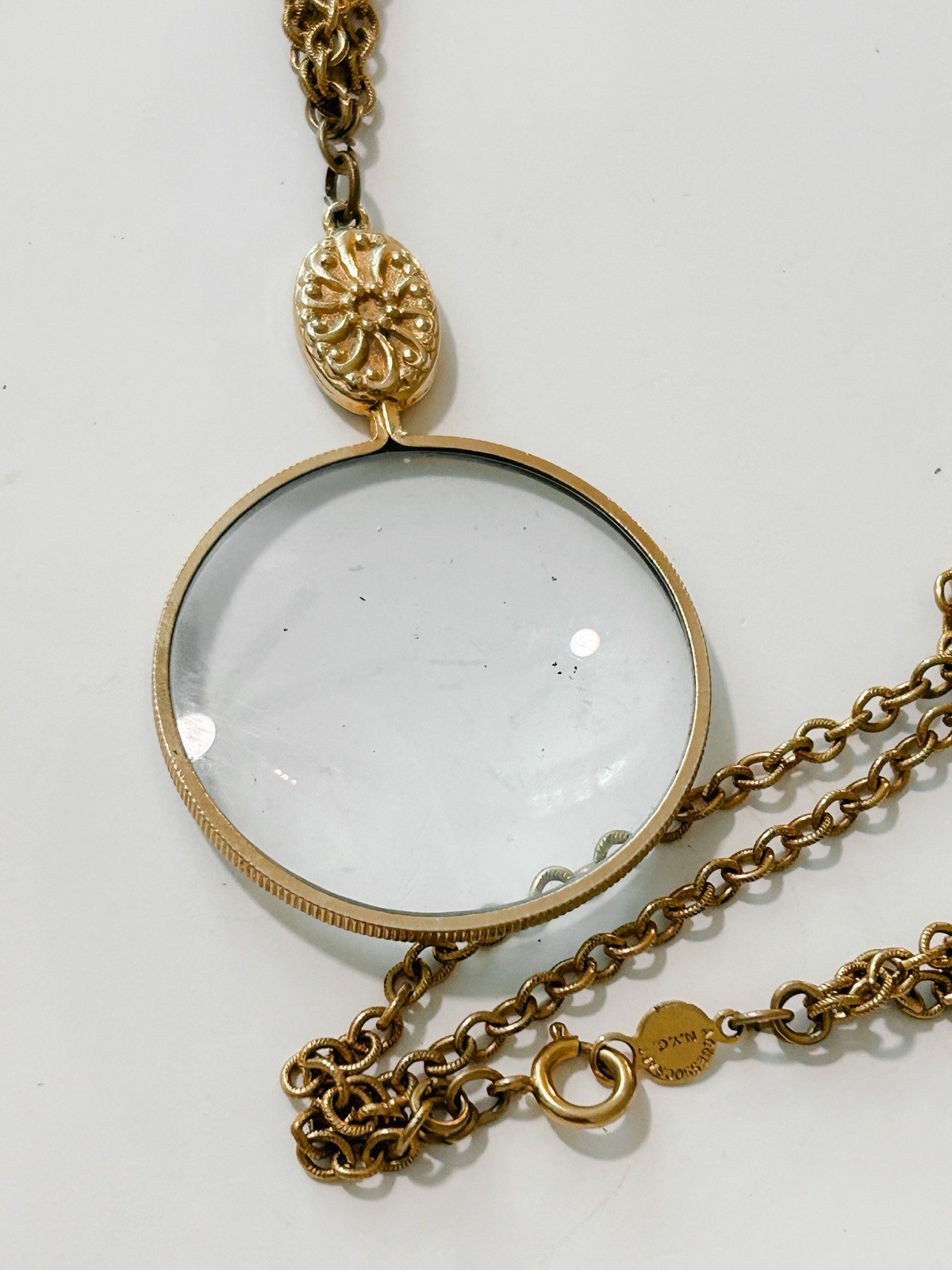 Vintage Signed ACCESSOCRAFT NYC Magnifying Glass Pendant Necklace 33″ Long