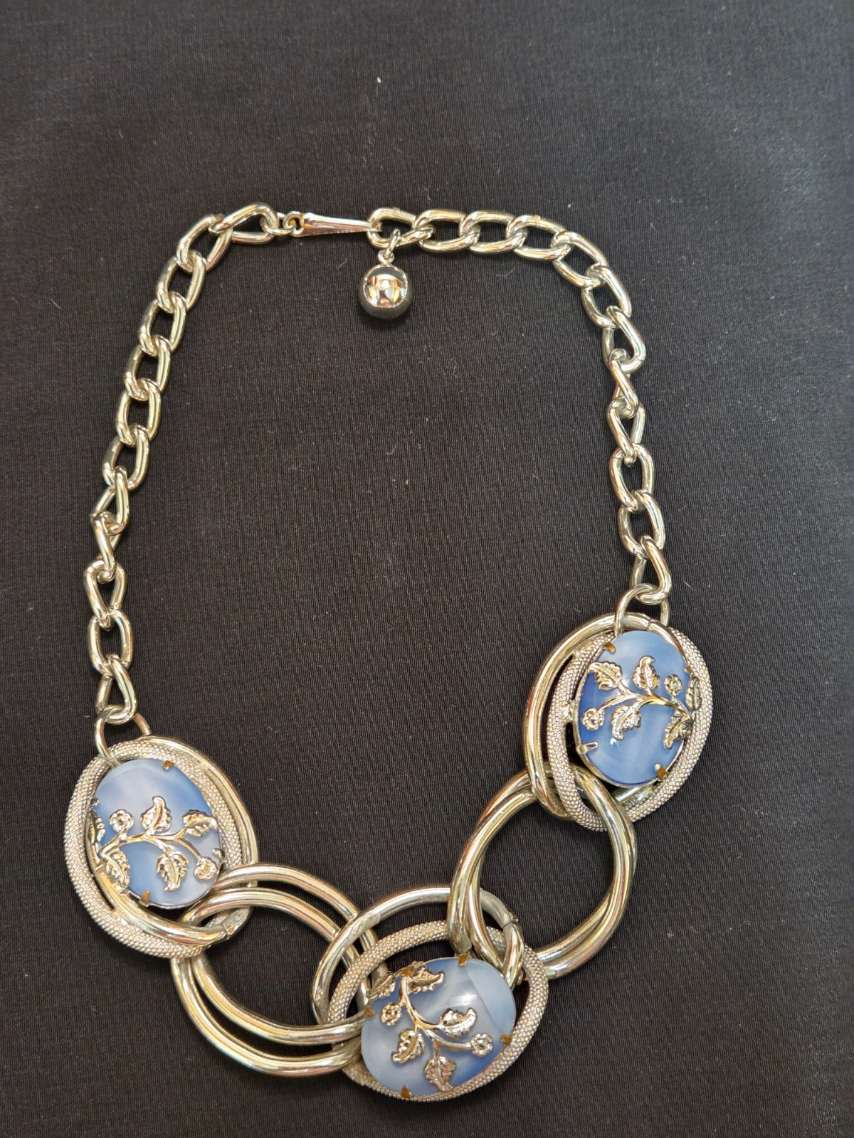 VNTG SILVER TONE TWISTED LARGE LINK BLUE LUCITE CABOCHON NECKLACE & BRACELET SET