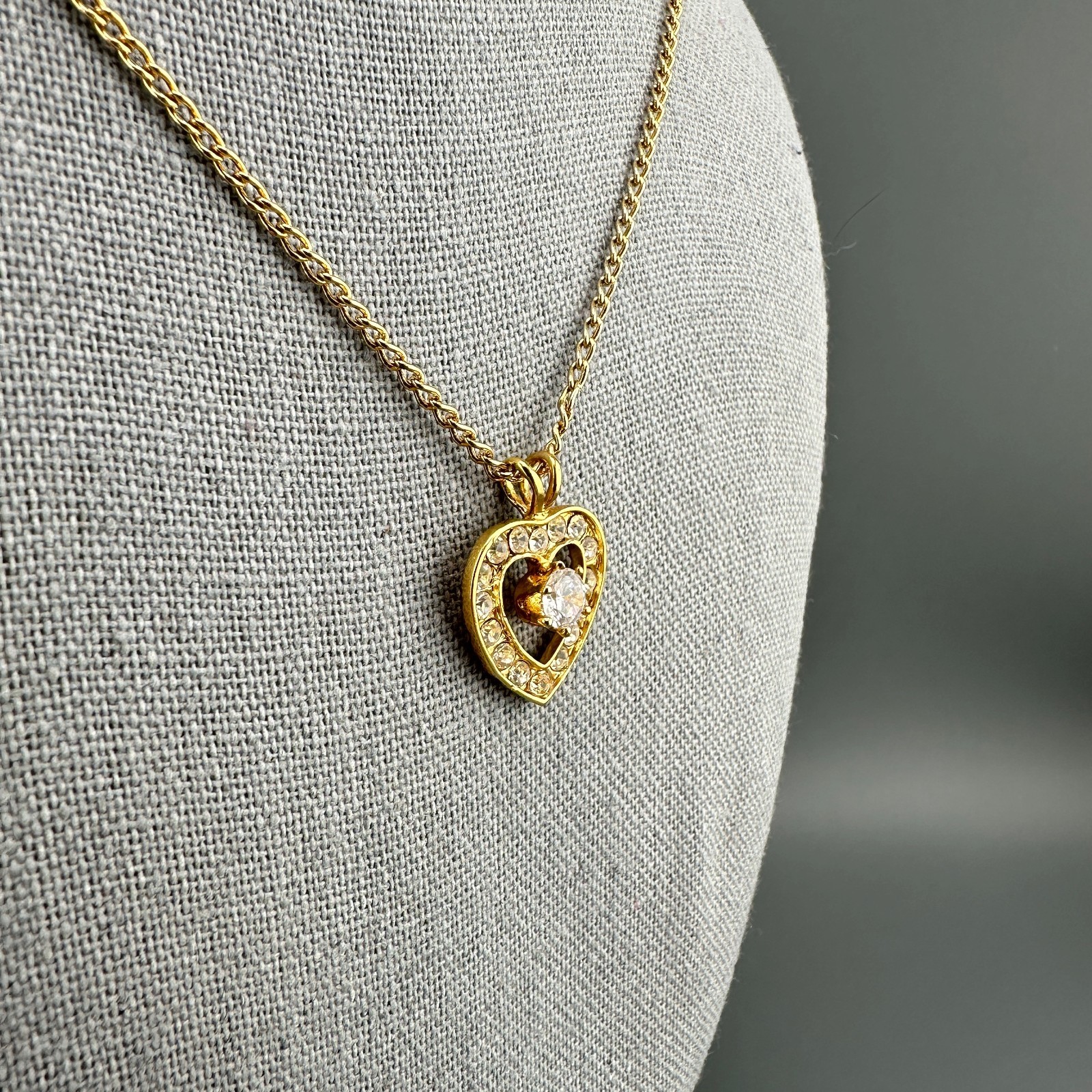 Vintage Rhinestone Heart Pendant Necklace Gold Tone Clear Crystals 16″ Chain