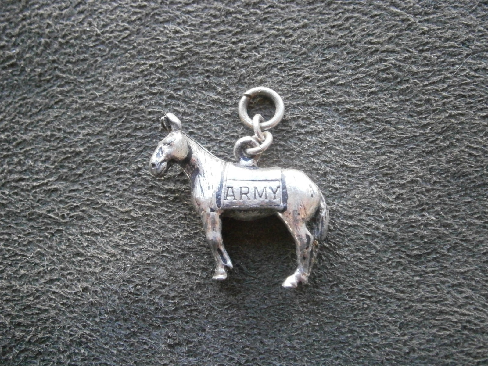 US Army Mule West Point Mascot Vintage Crest Craft Silvertone Charm Pendant 4.6g