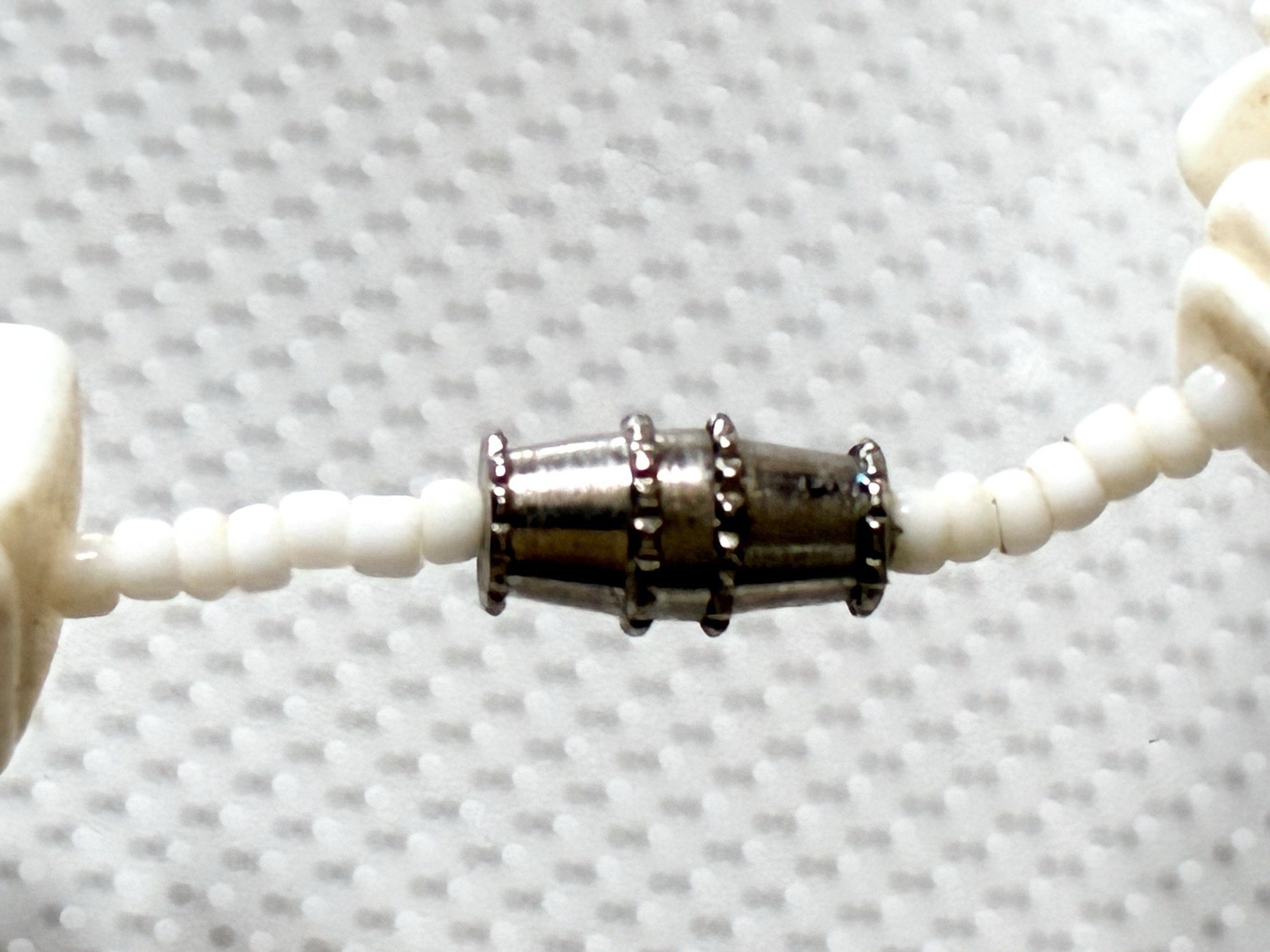 Vintage White Hawaiian Shell Chip 18” Unisex Necklace with Spring Ring Clasp