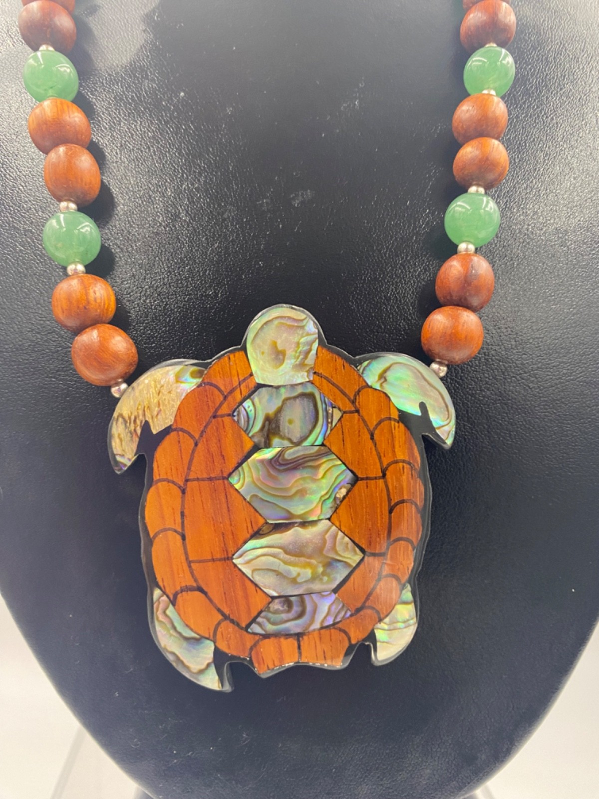 Summer Trapical Vacation Cruises Turtle Pendant Jade Wood Pearl Vtg Lee Sands