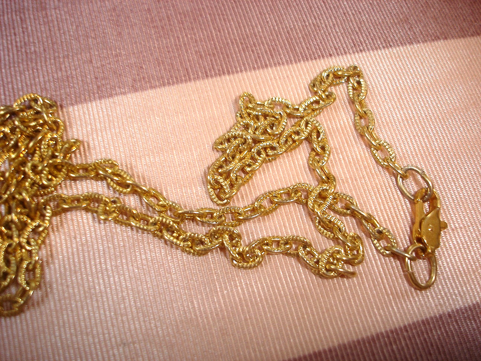 Vintage Sarah Coventry Coral CAMEO Dangling Pearl Pendant Gold Tone Necklace