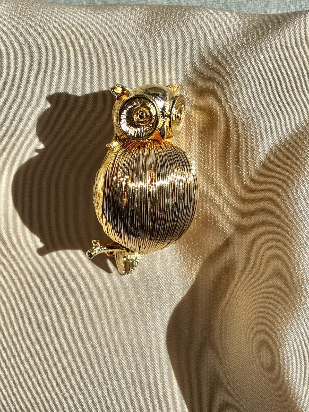 Vintage Gold Tone Owl Brooch Rare And Cute In Great Condition