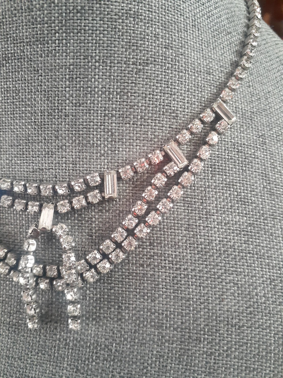 Vintage prong set Rhinestone Festoon Style Statement necklace. 15.5″