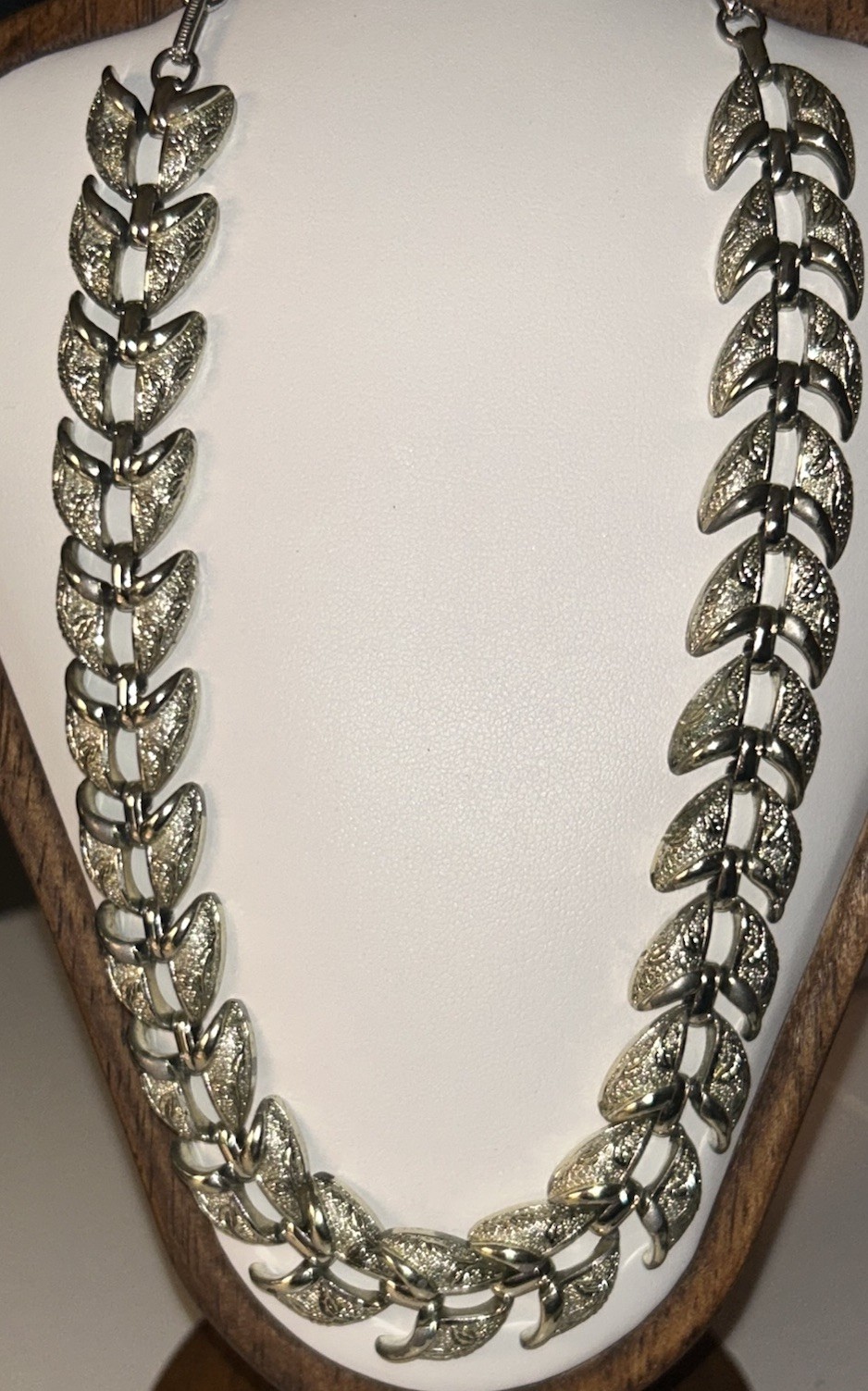 Vintage Coro Antiqued Silver Tone Leaf Link Necklace Engraved Mid Century 17”