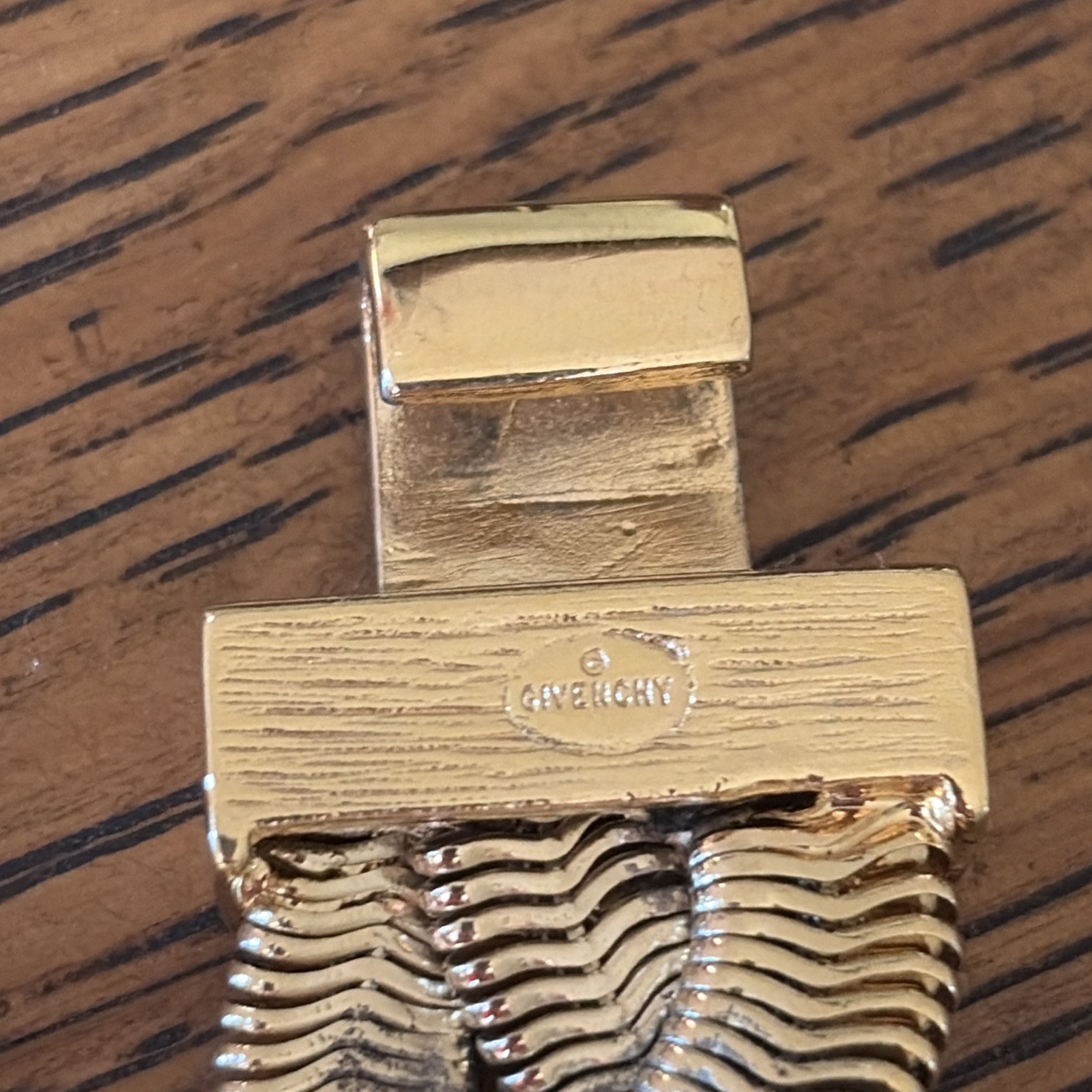 Vintage Givenchy Gold Tone 16”ChokerNecklace- Signed Logo Clasp Chunky