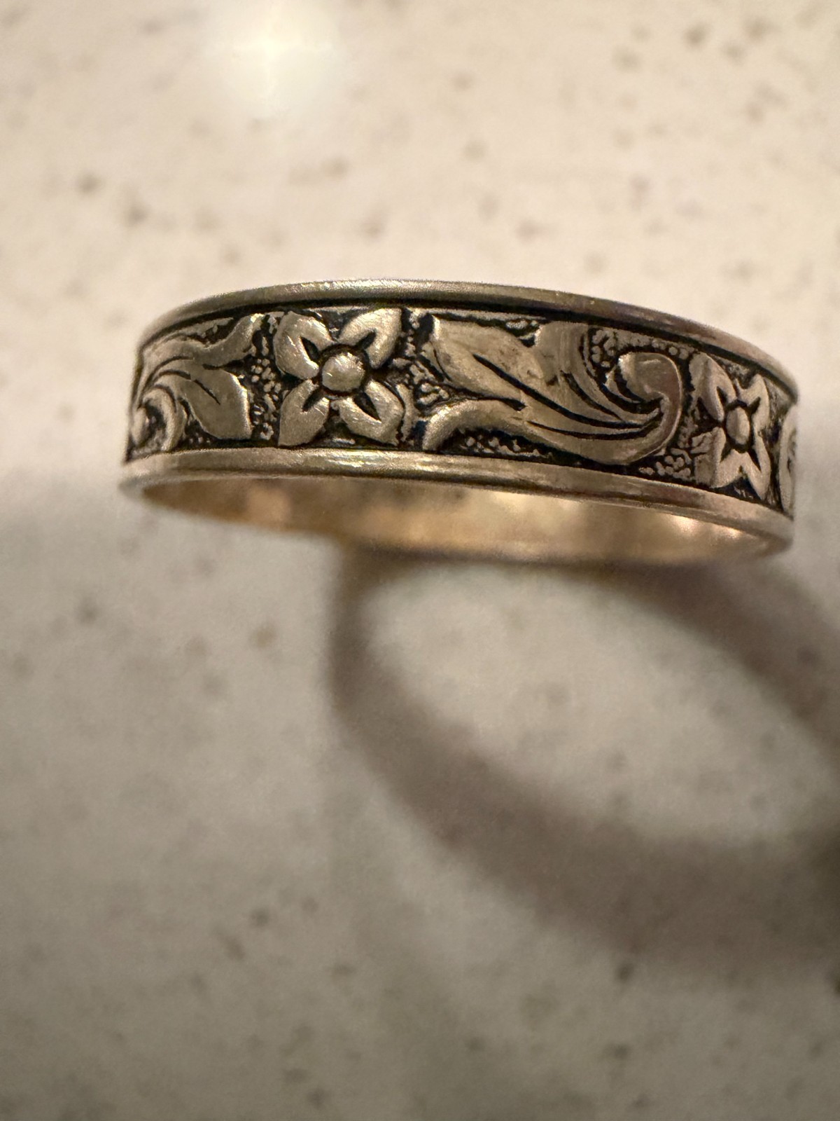 VINTAGE UNCAS STERLING SILVER 925 EMBOSSED FLOWER DESIGN RING 4MM BAND 7.5-READ