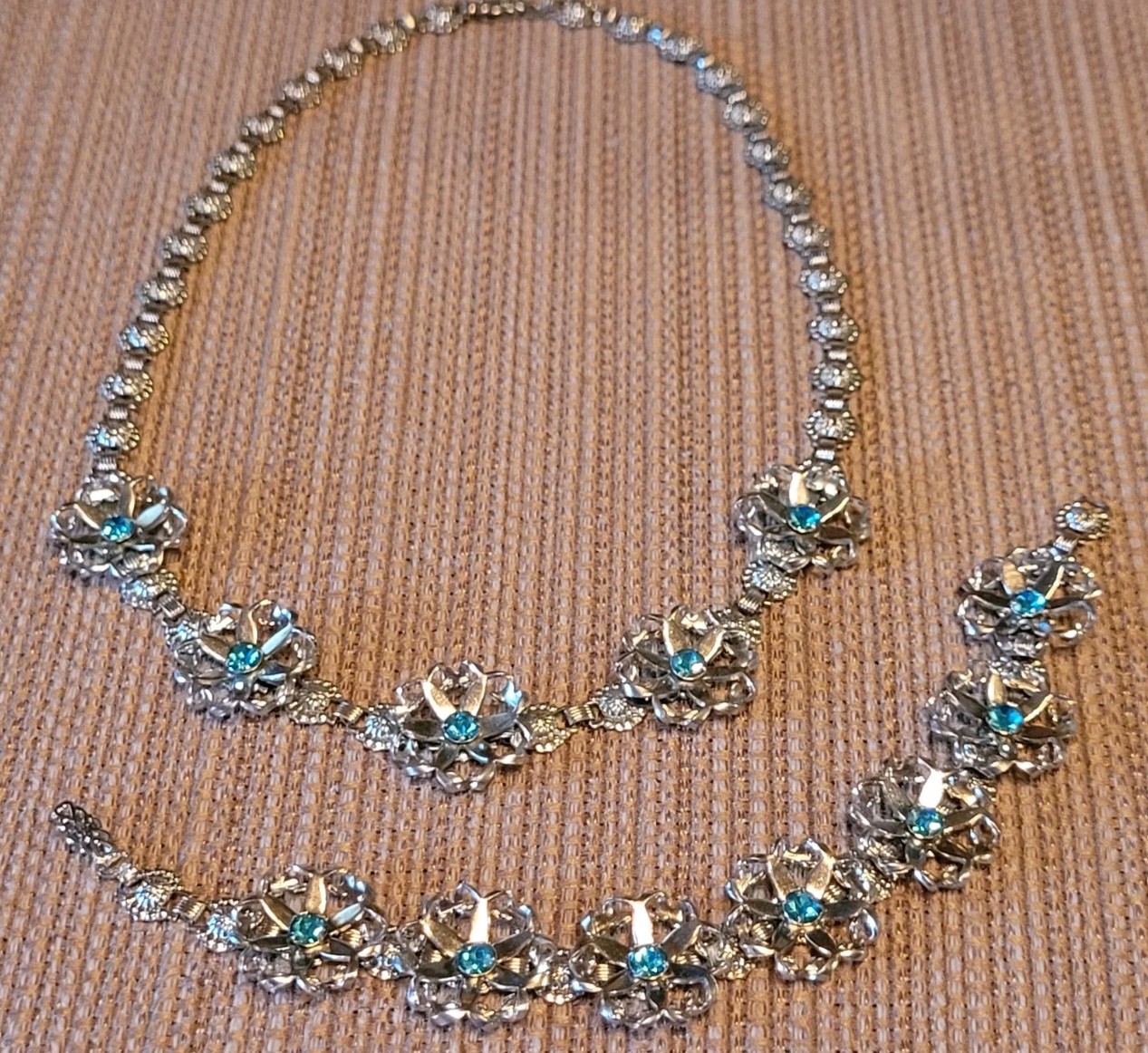 Vtg Wedding Jewelry SET Blue Choker Necklace Bracelet 15″ Silver Tone Flower