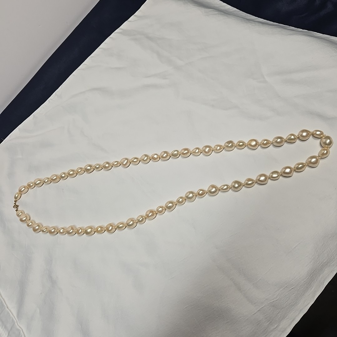 Vtg 1955-1969(C) Trifari Single Strand Pearl Gold Tone Spring Clasped Necklace
