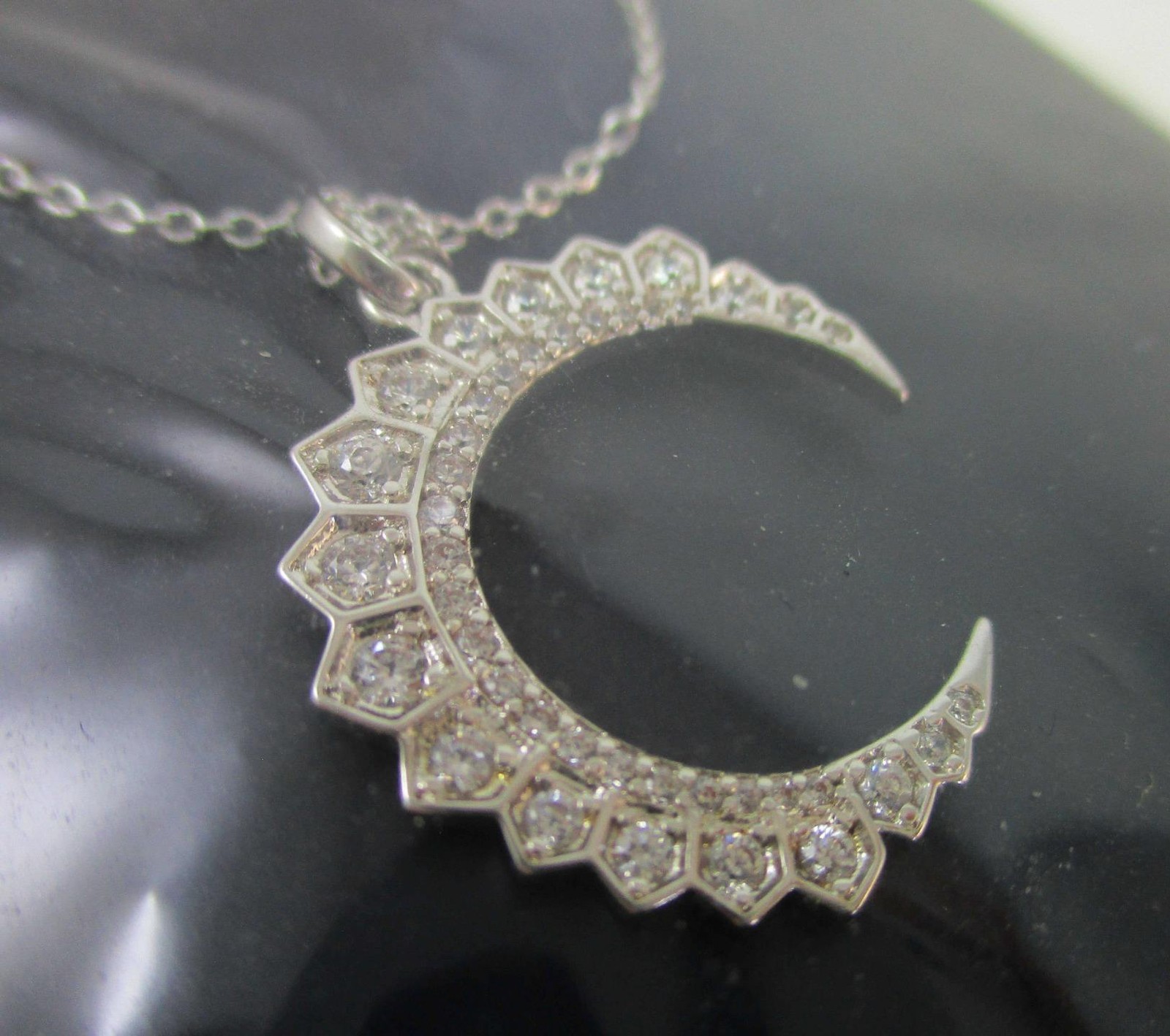Hespera Silver Crescent Moon Necklace – NEW
