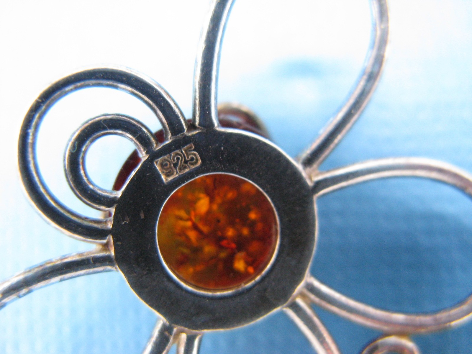 Amber Waves Honey Bee Necklace Amber Poland Sterling Silver 18″ Chain AGI Italy