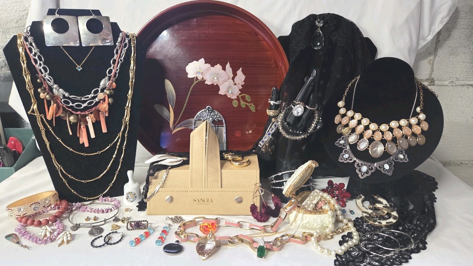 Grandma’s Estate; Jewelry, Trinkets, & Extra Fun Junk! Lot #124