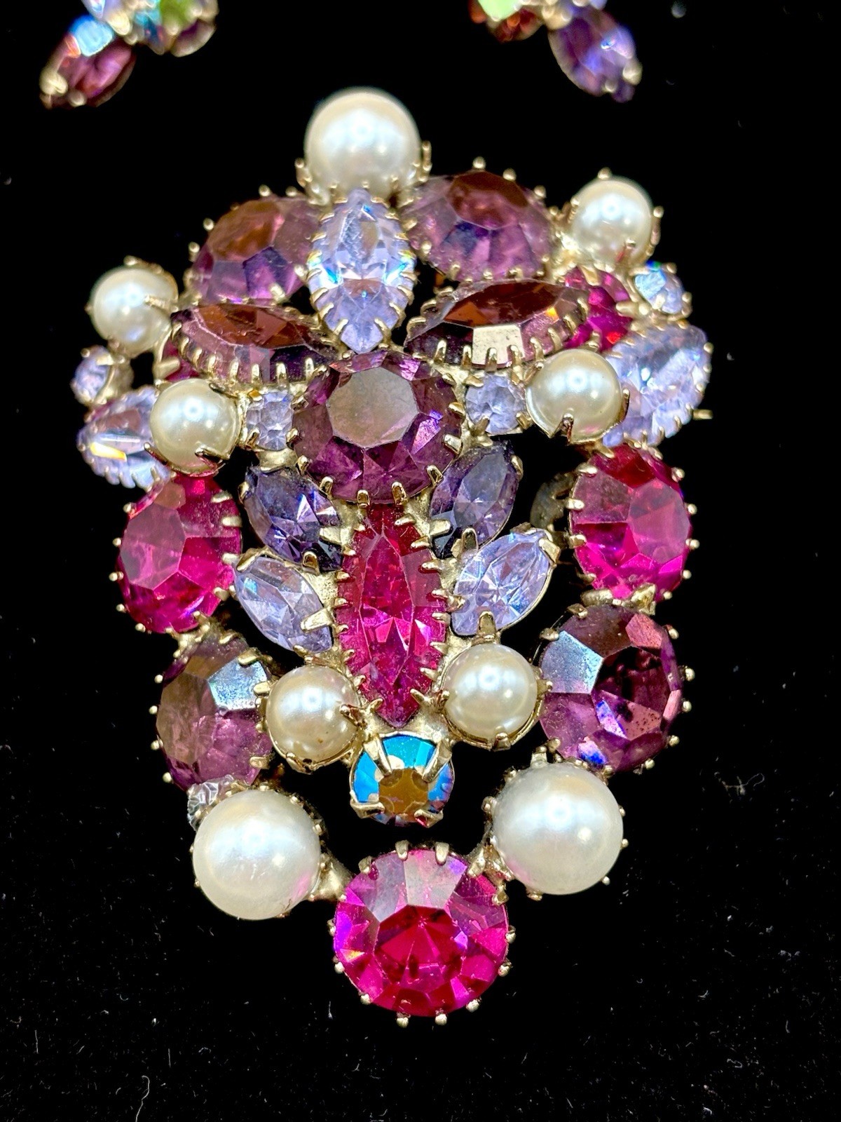 Vintage Mid Century Purple Rhinestone Pearl Brooch Clip Earrings Parure Set