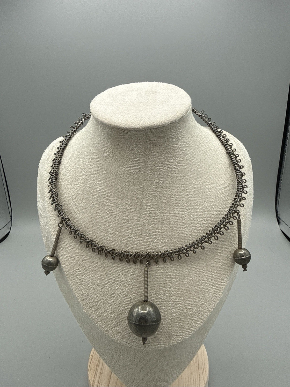 Vintage Silver Tone Ball Drop Beads Wire Choker Necklace