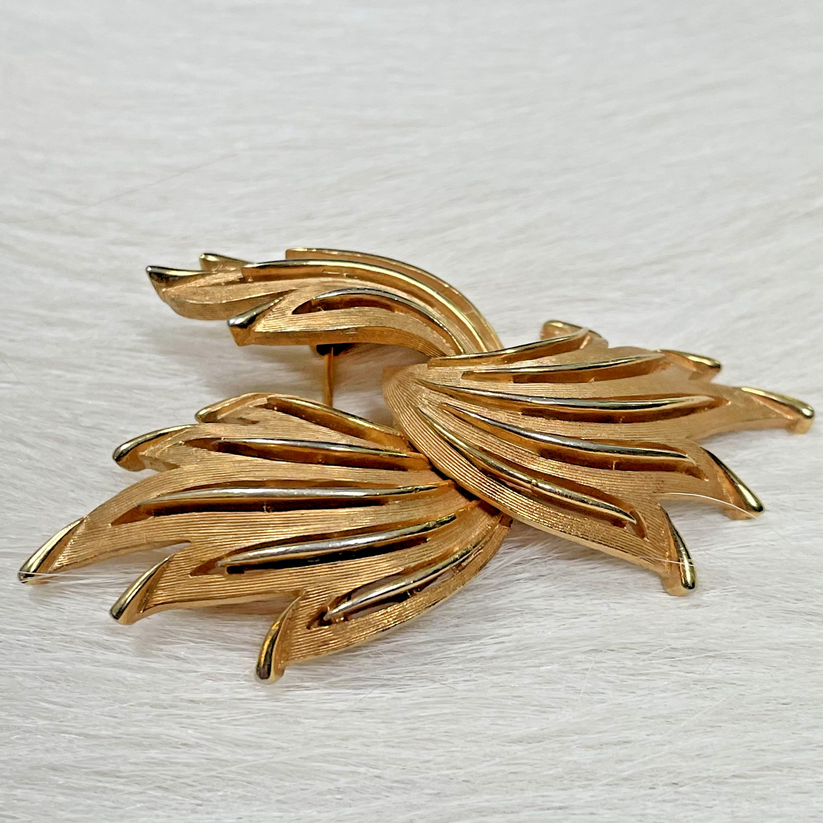 Vintage Crown Trifari Stunning Brushed Gold Tone Flame Design Brooch 1950s