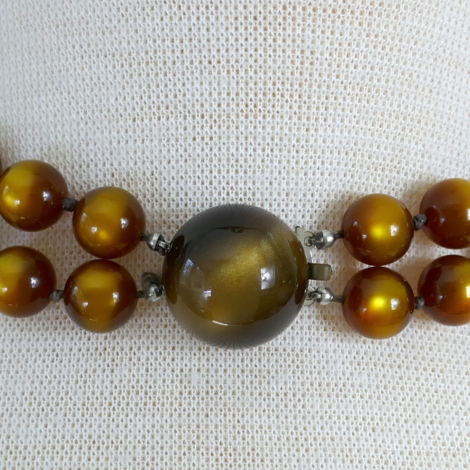 VINTAGE 1950’S LUCITE MOONGLOW BEAD DOUBLE STRAND GOLDEN BROWN NECKLACE 16″