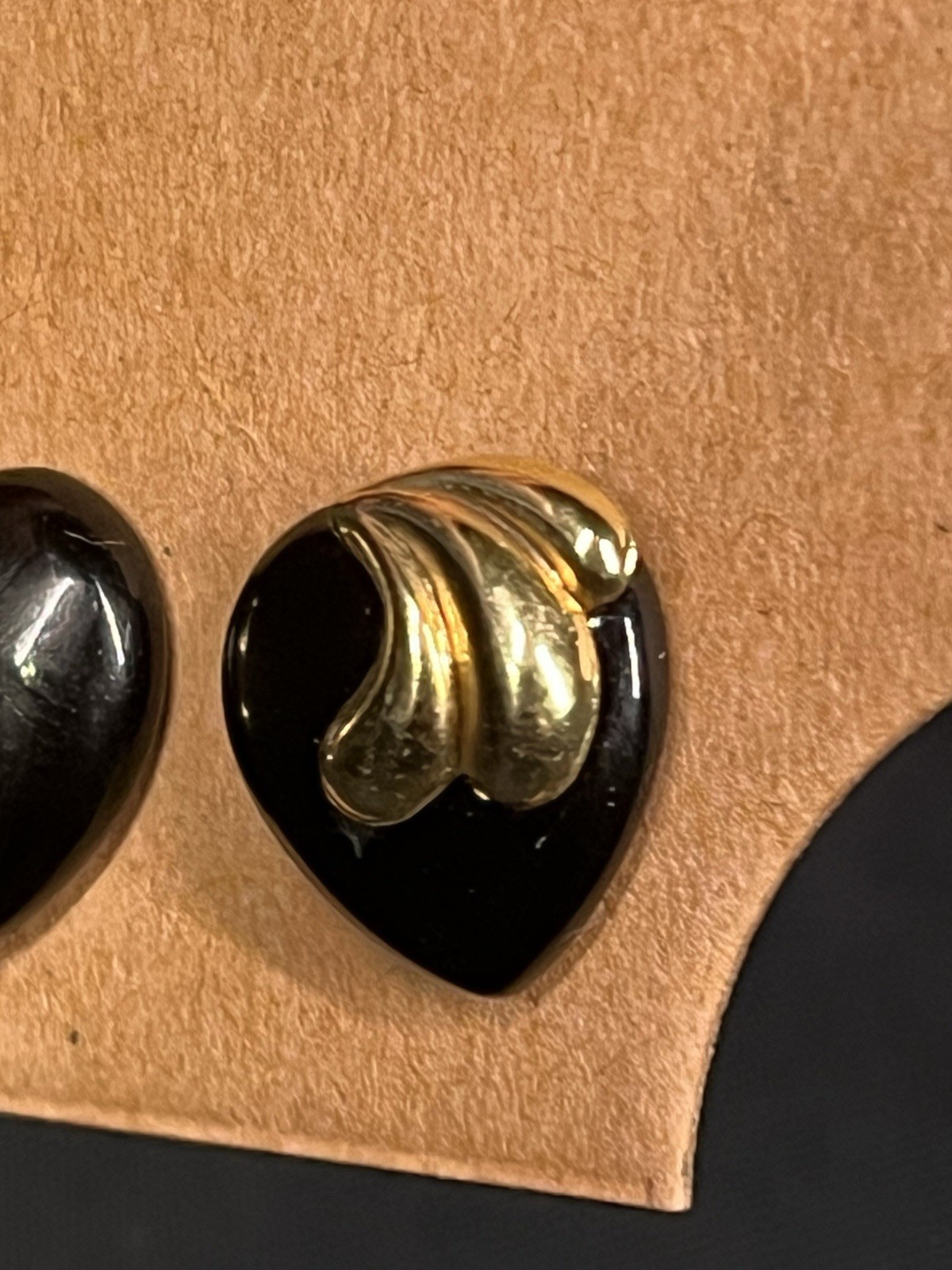 VINTAGE 1/20th 12K GOLD FILLED ONYX HEART STUD EARRINGS